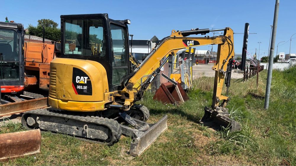 Miniescavator cat 3,8 tone posibilitate rate fixe !