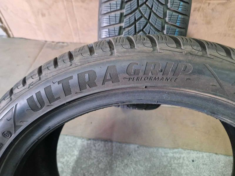 2 Goodyear R18 215/45
зимни гуми DOT1919