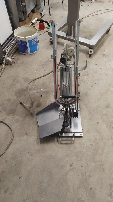 Vând clipsator salam mezeluri