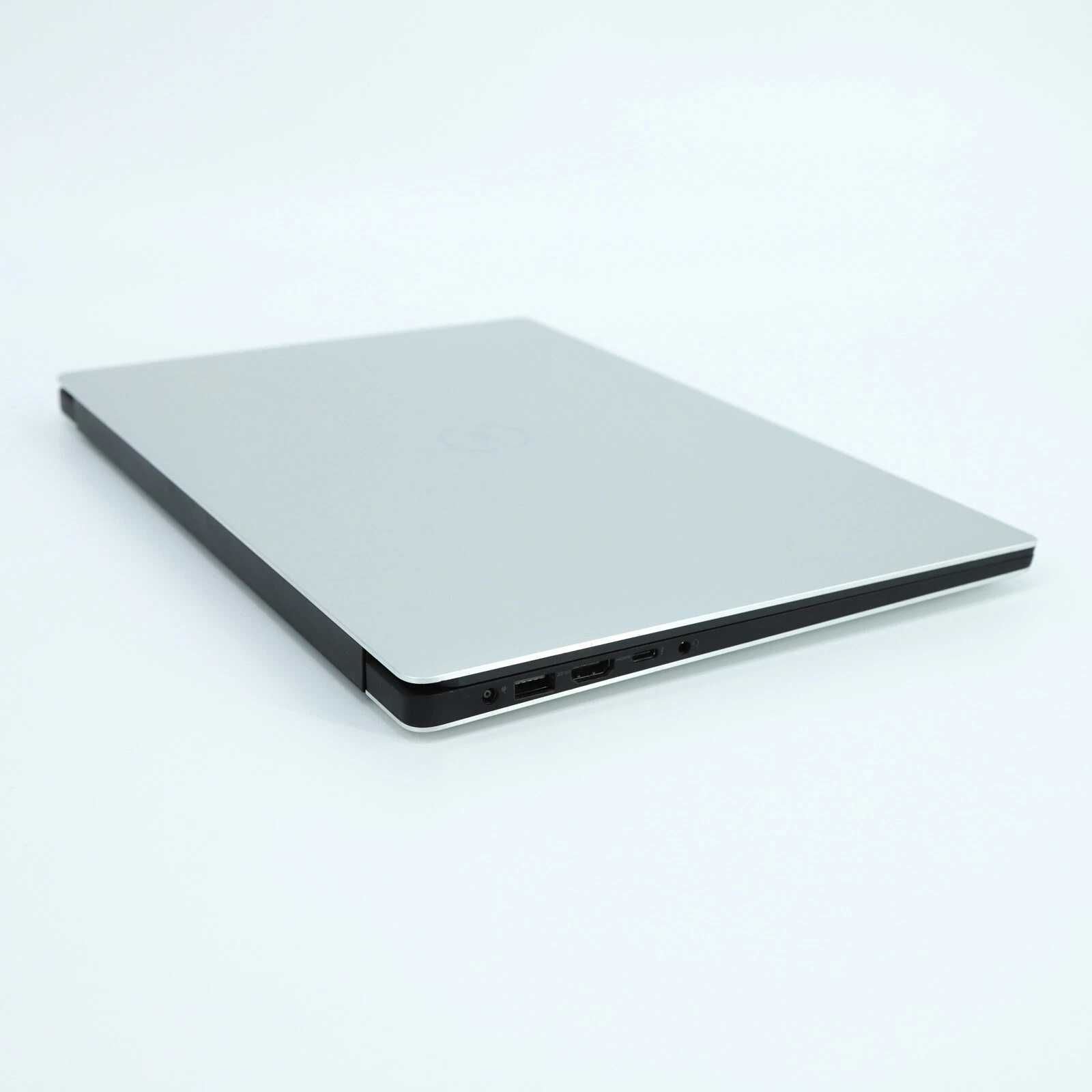 Лаптоп Dell 5540 i7-9750H 32GB 1TB T1000 4K Touch ГАРАНЦИЯ
