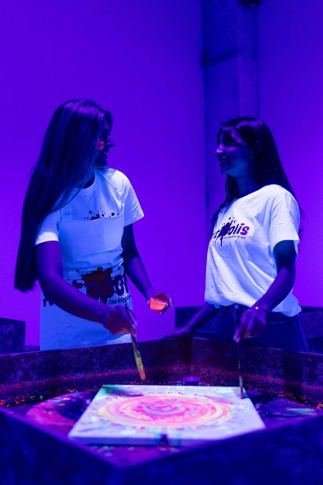 UV рисуване в София – Въртящи маси, Рисуване с Пръски и въздушна четка