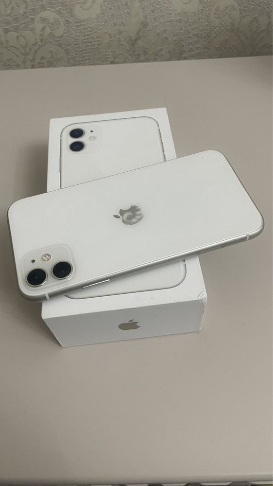 apple iPhone 11 128gb белого цвета в хорошем состоянии