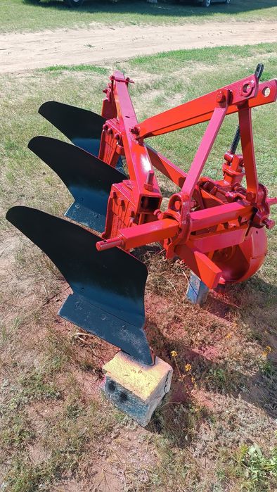 Плуг 3х корпусной