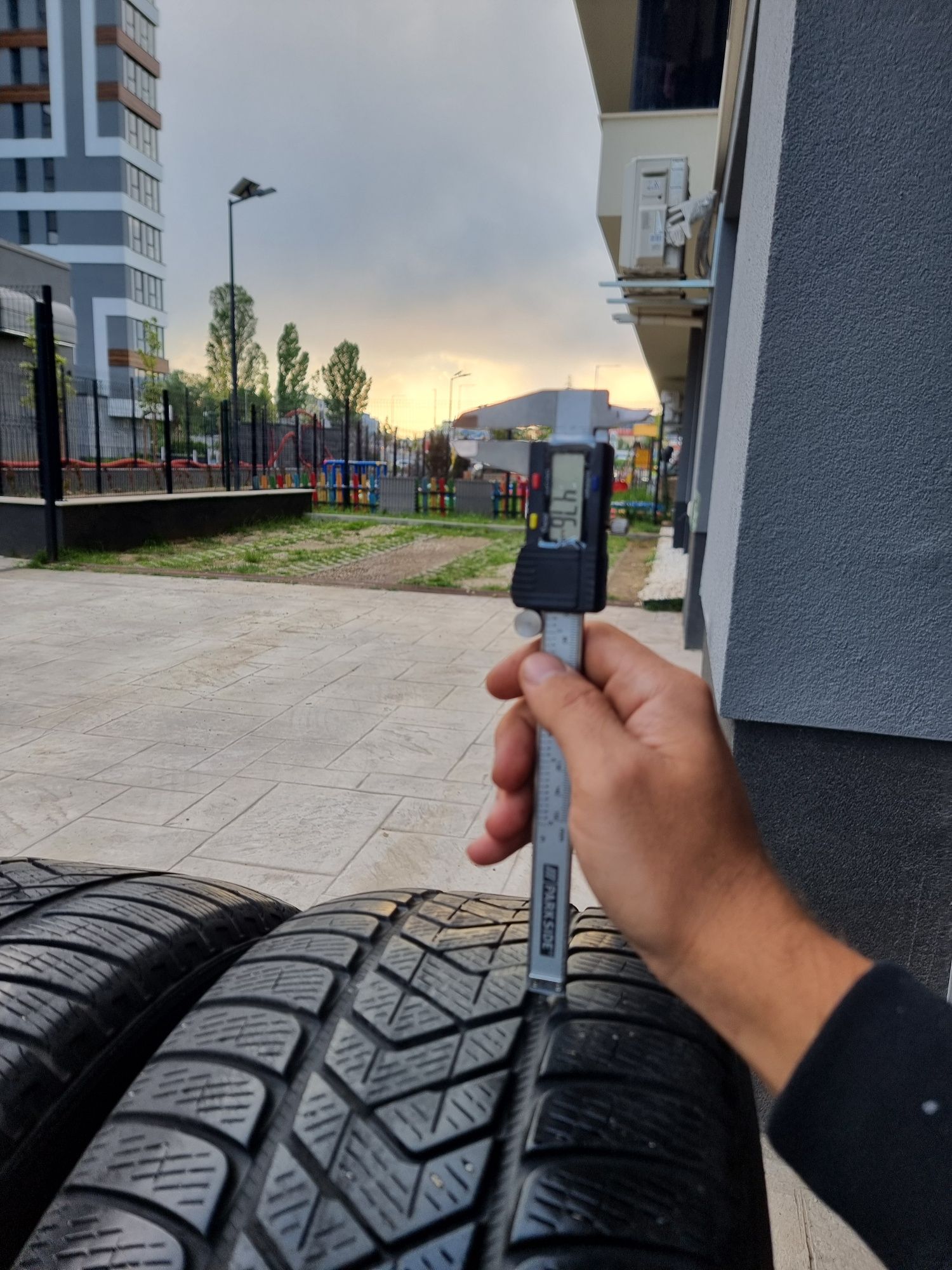 2 броя 235/55/19 гуми PIRELLI Scorpion Winter 4119 5 мм грайфер