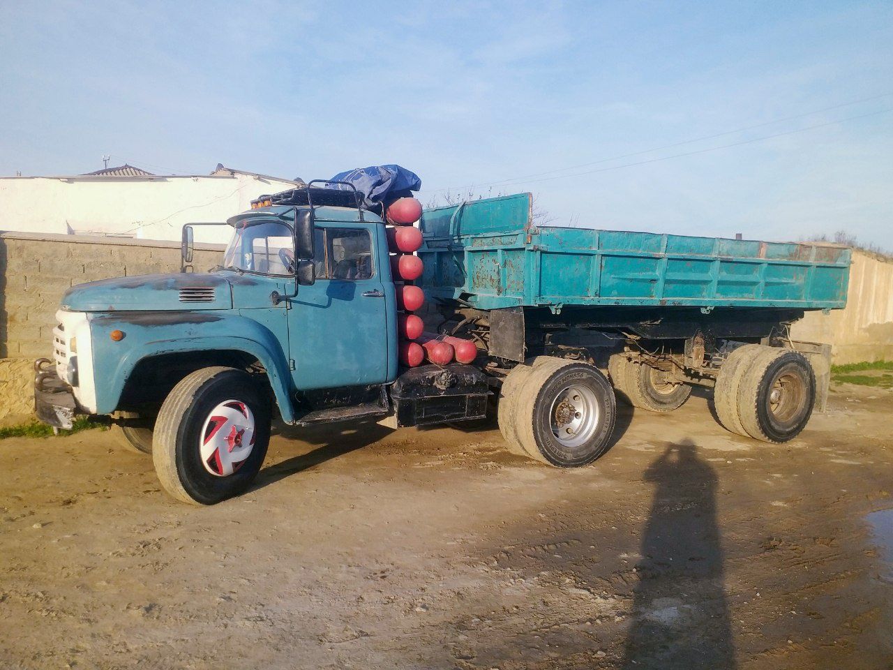 Zil tyagach Sotiladi