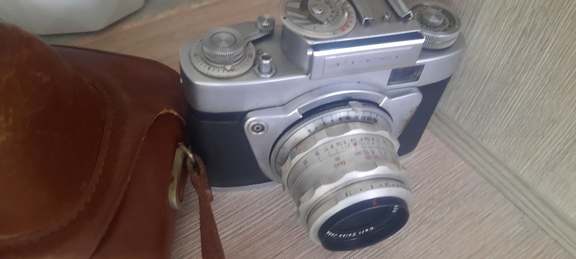 Фотоапарати    Carl Zeiss