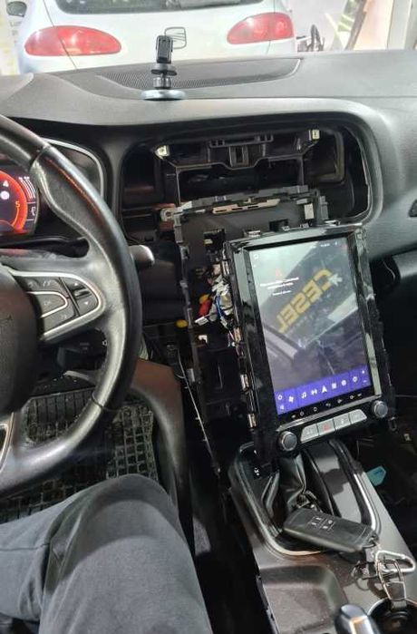 Navigatie Dacia Audi Vokswagen Bmw Mercedes Skoda Passat Golf opel