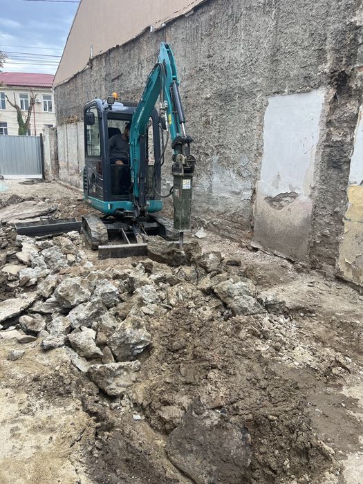 Miniexcavator de inchiriat si transport pamant