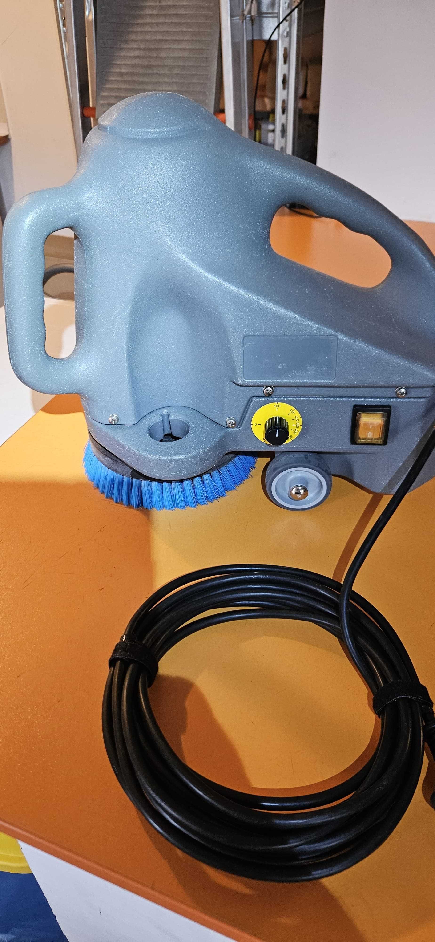 Vand monoperie profesionala Karcher BD 17/5 C