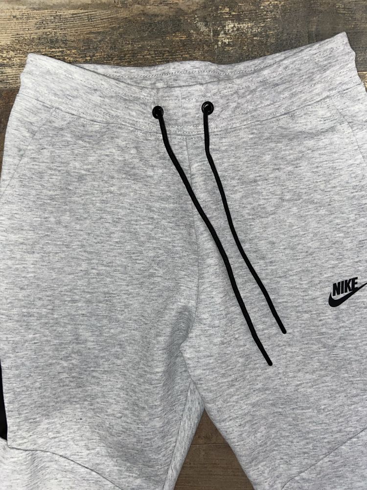 Nike tech gray marimea M