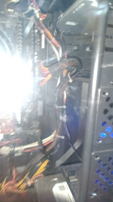 Геймърски настолен компютър с Монитор benq