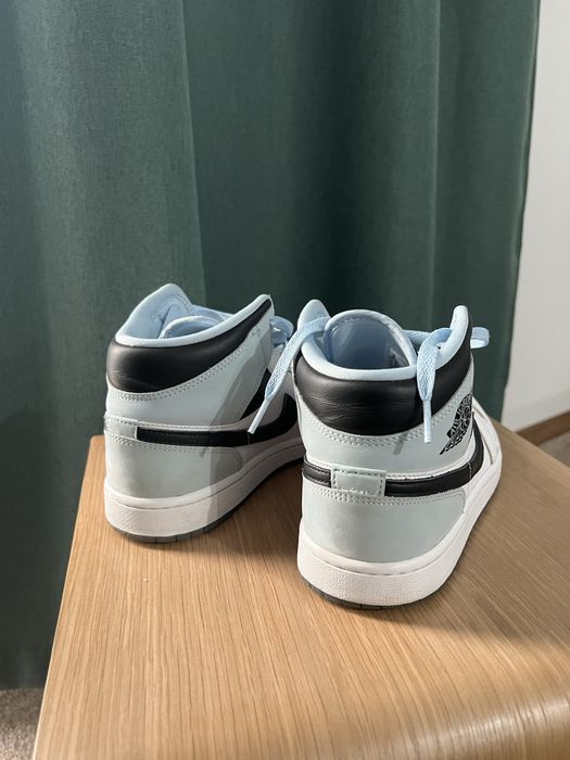 Nike Air Jordan 1 Mid SE