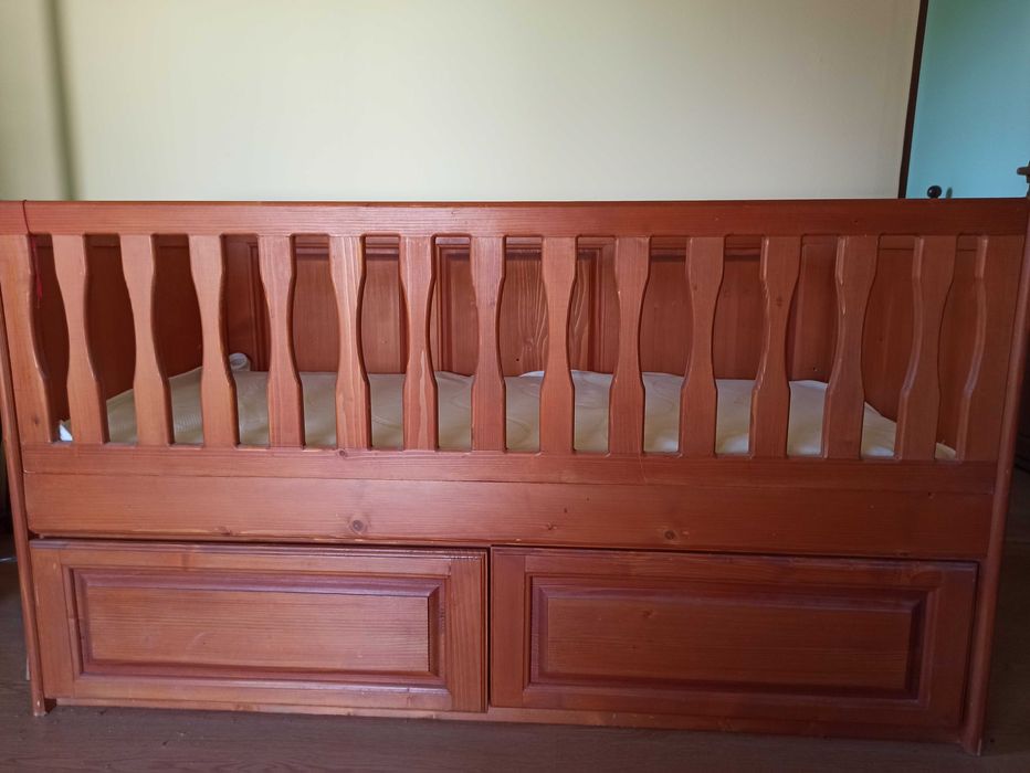 Детско дървено креватче