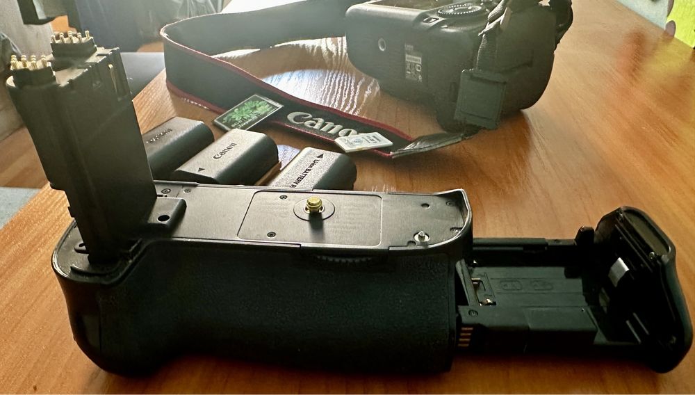 Canon 5D Mark III + Grip