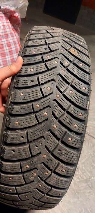 Продам комплект зимних шин