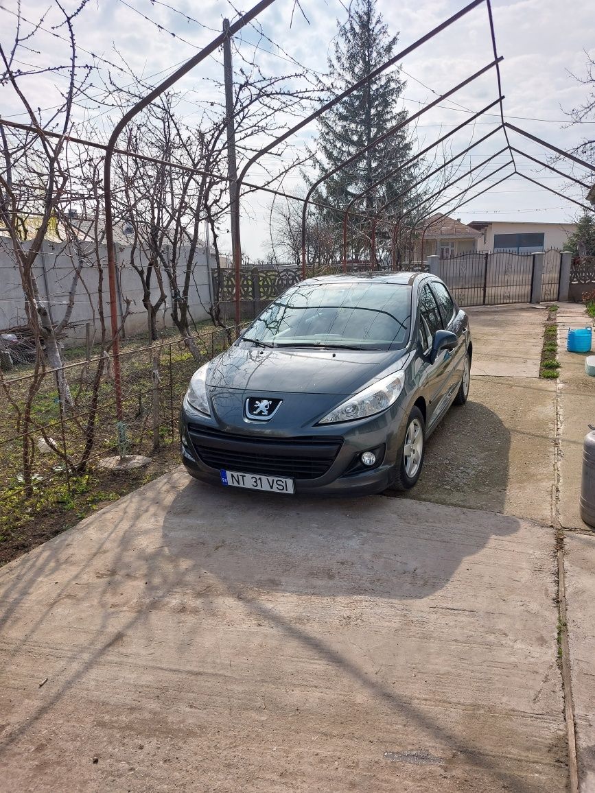 Urgent pegeout 207 ,1.4 benzina  2011