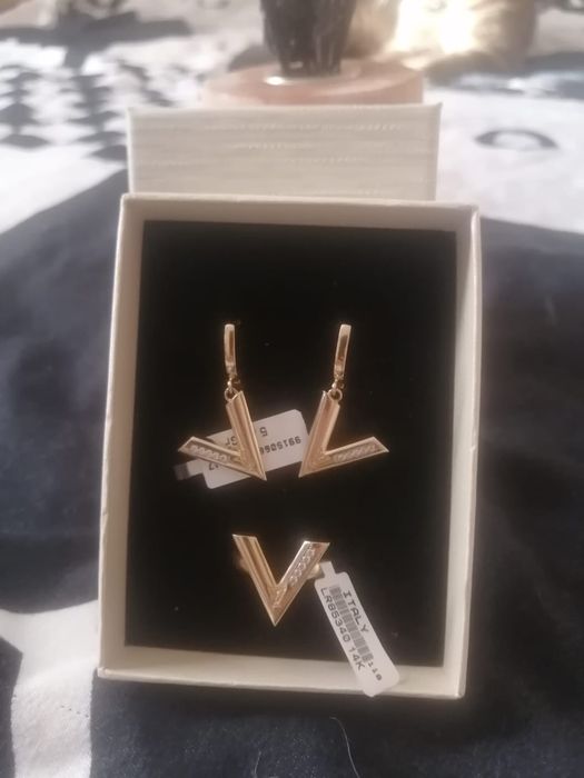 Продам сережки италия за грам 29000 новые