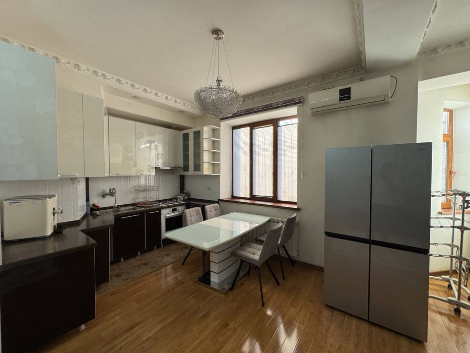 Квартира в центре 3х 84м2 новостройка