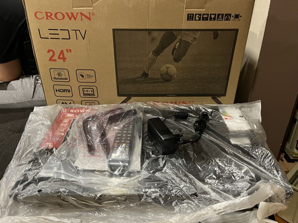 Телевизор Crown 24”