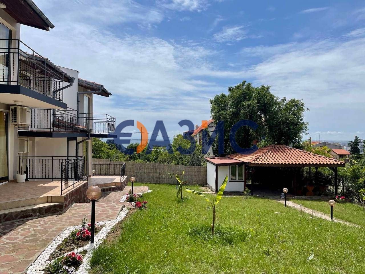 Продава се Хотел в Свети Влас - 812 кв.м за 468 €/кв.м - Снимка #1
