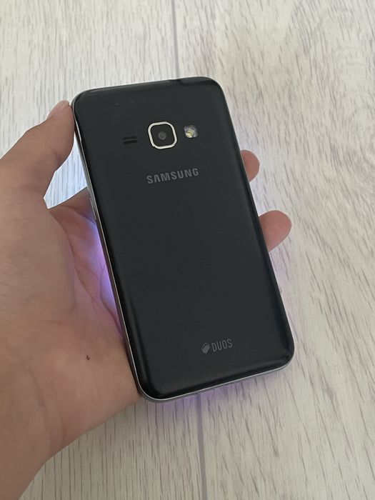 Продается Samsung J1 (2016)