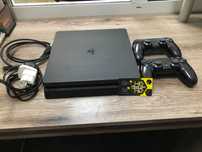 Конзола Ps4 със 2джойстика.