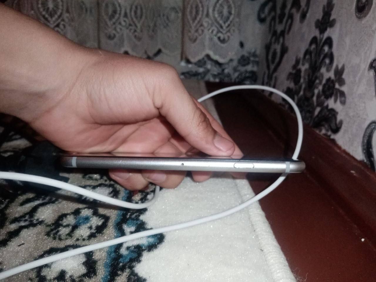 Iphone 6s sastiyanasi    zur  bitta batariya alishgan