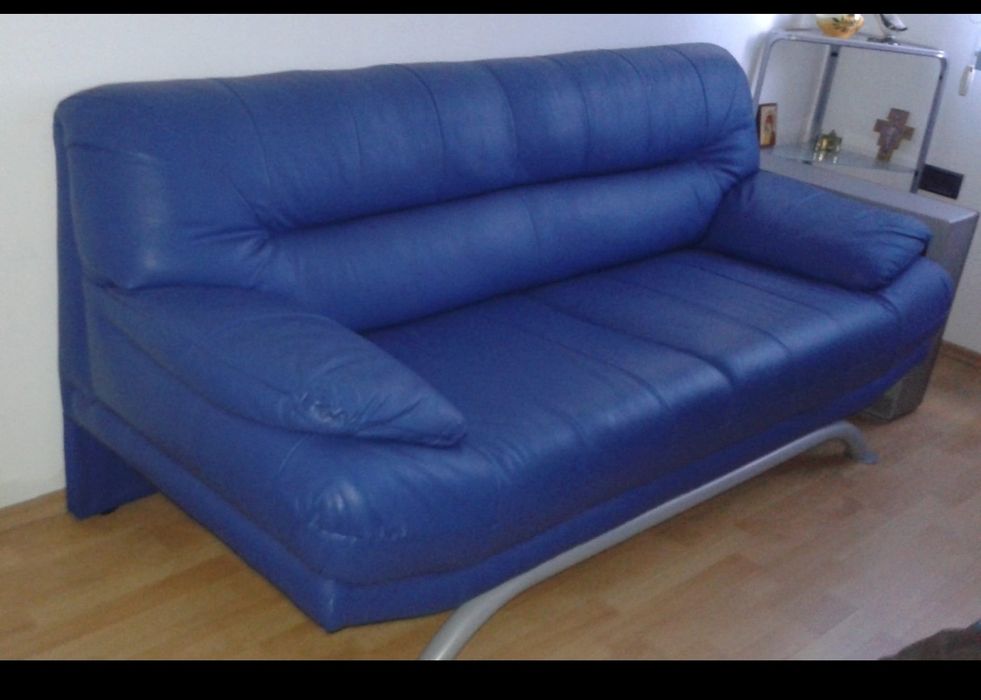 Vând canapele din piele