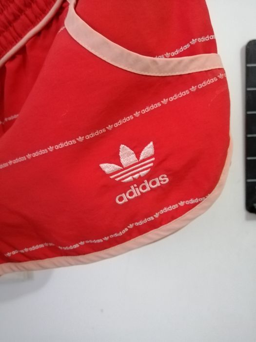 Pantaloni scurti Adidas model vechi retro dama marimea 36 S