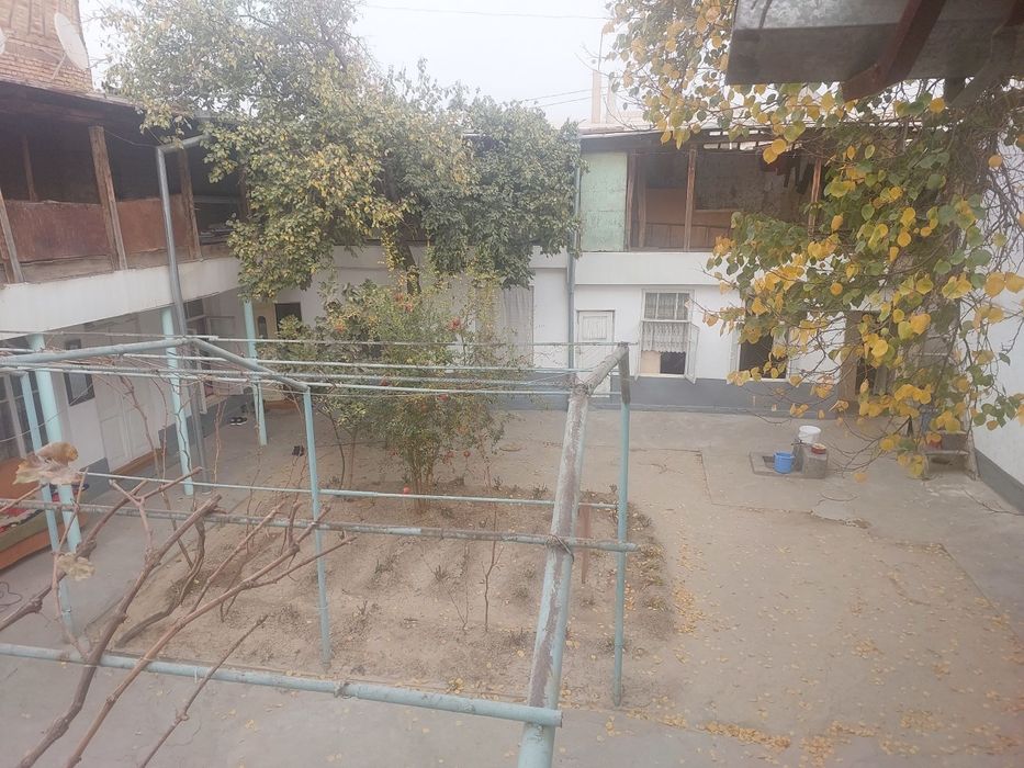 Шайхонтохур тумани Чорсу Куштут махаллада3,5сотих ховли сотилади.