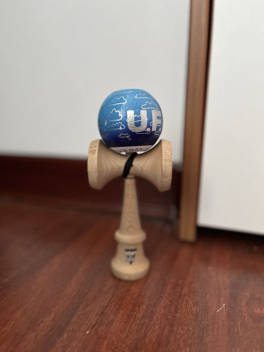 Kendama UFO KROM
