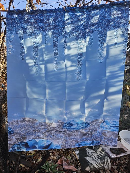 Doua seturi perdele noi .