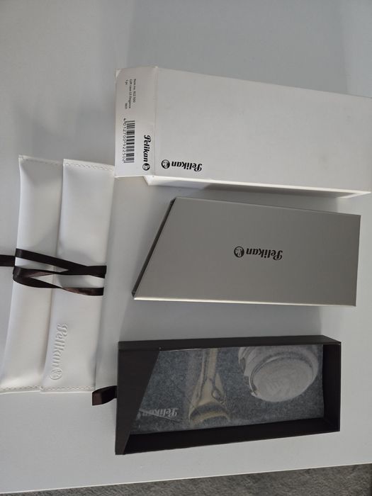 Set Stilou Pelikan Epoch si Stilou Pelikan Pura cutie cadou