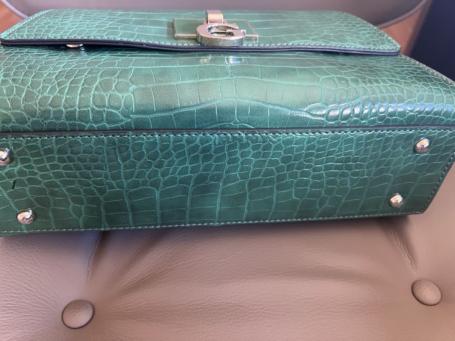 Дамска чанта Guess