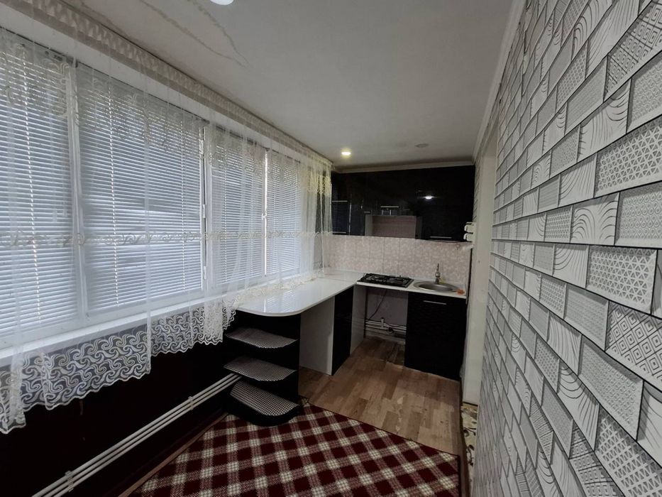 Tenisniykort yonida Luboyga beriladi