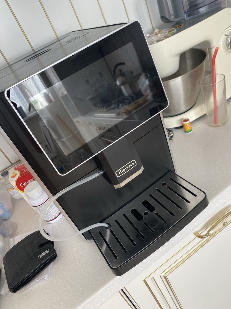 Продам кофемашину hipresso