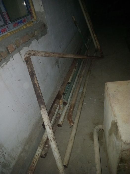 Печка и трубы продам.