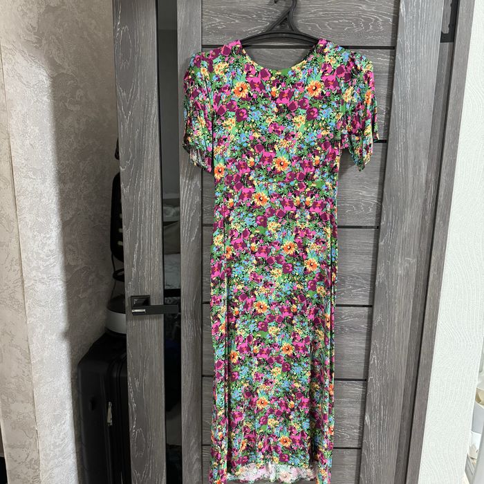 Отдам женские вещи за шоколад