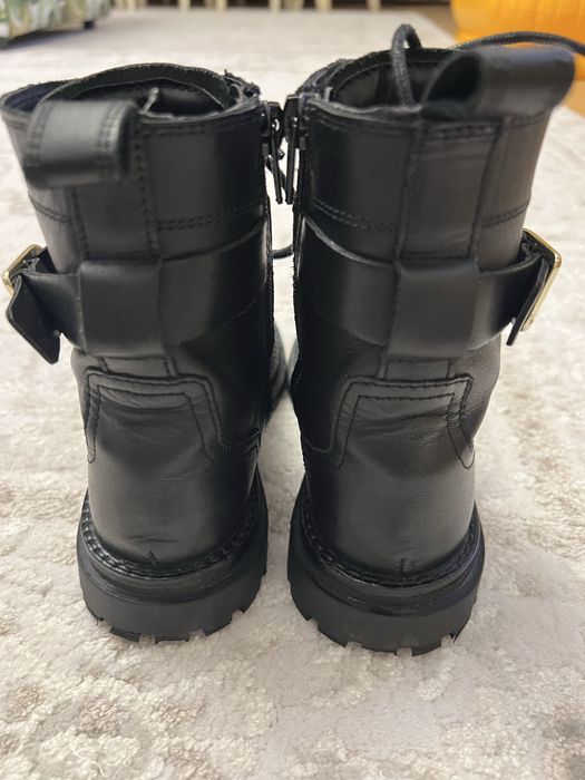 Кожени ботуши на Зара