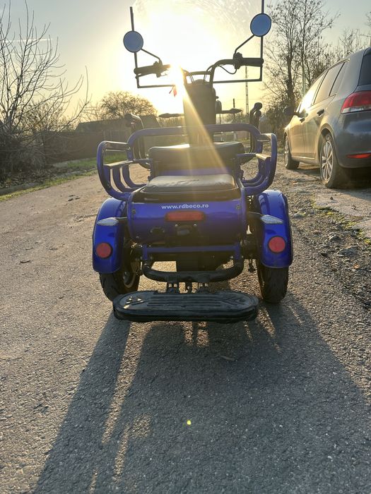 Vând triciclu electric rdb