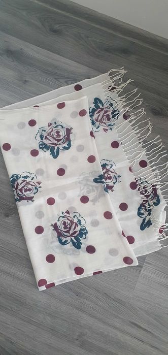 Лека дамска шал нова