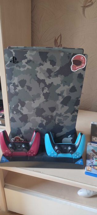 PlayStation 5 с два контролера и 15 Игри