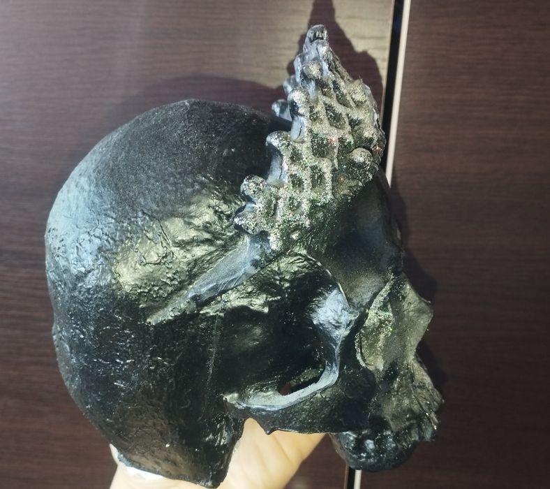 Vând cranii decorative