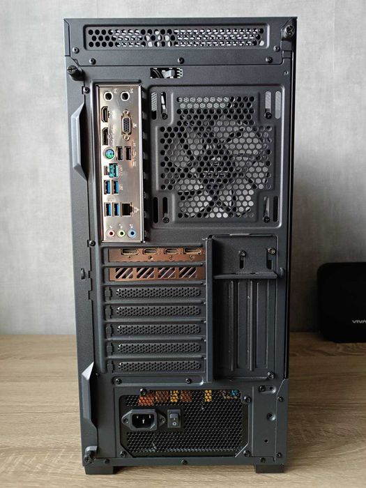 Геймърски Kомпютър GEFORCE RTX 4060, AMD Ryzen 7 5700X3D