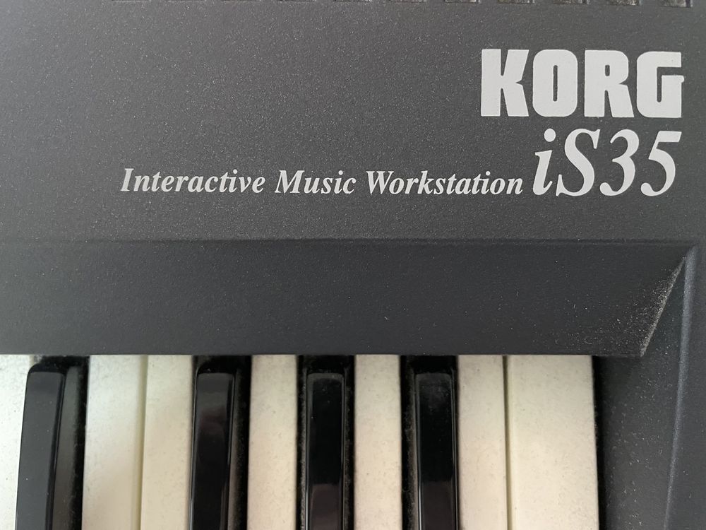 Продам синтезатор korg iS35