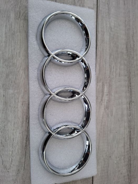 Vînd emblemă audi A6