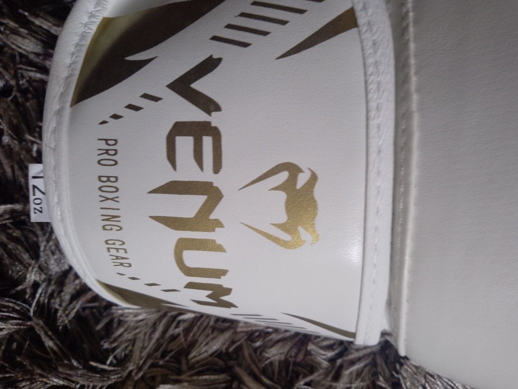 Vând mănuși Venum 12oz