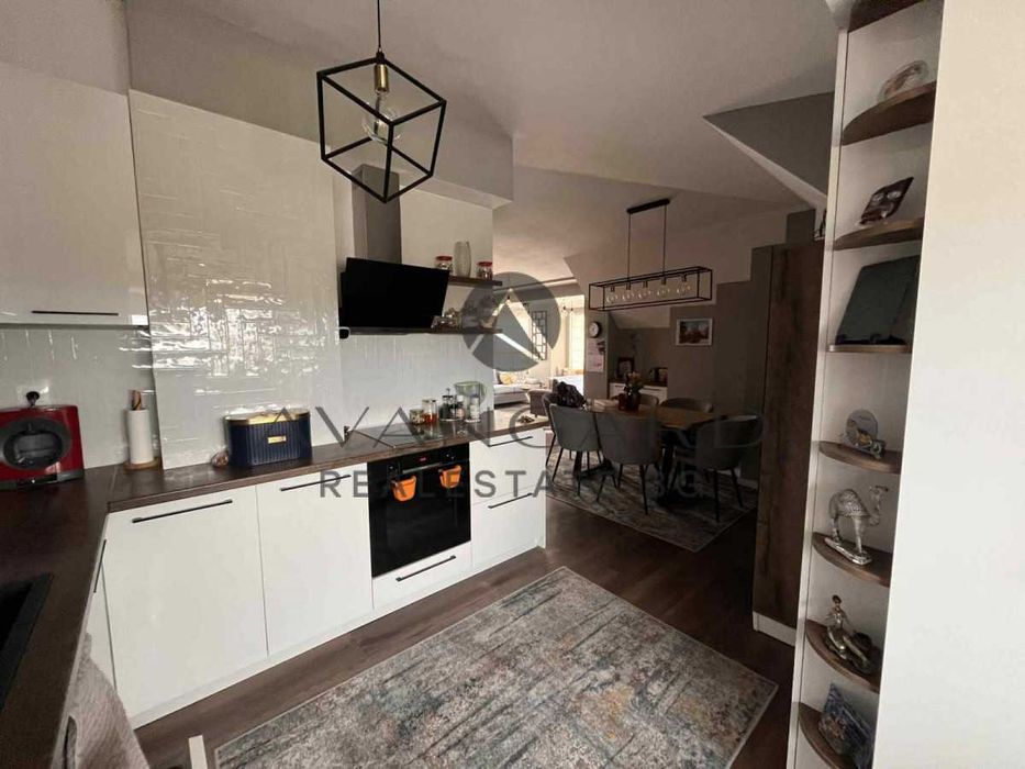 Продава се Тристаен апартамент в Пловдив, Кючук Париж - 195 кв.м за 1283 €/кв.м - Снимка #4