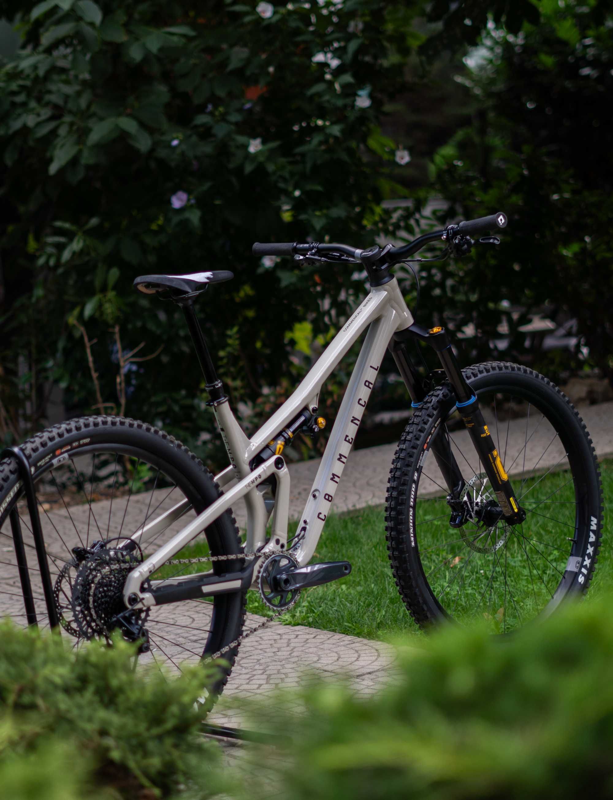 Commencal T.E.M.P.O | Ohlins окачване и топ компоненти Enduro / Trail