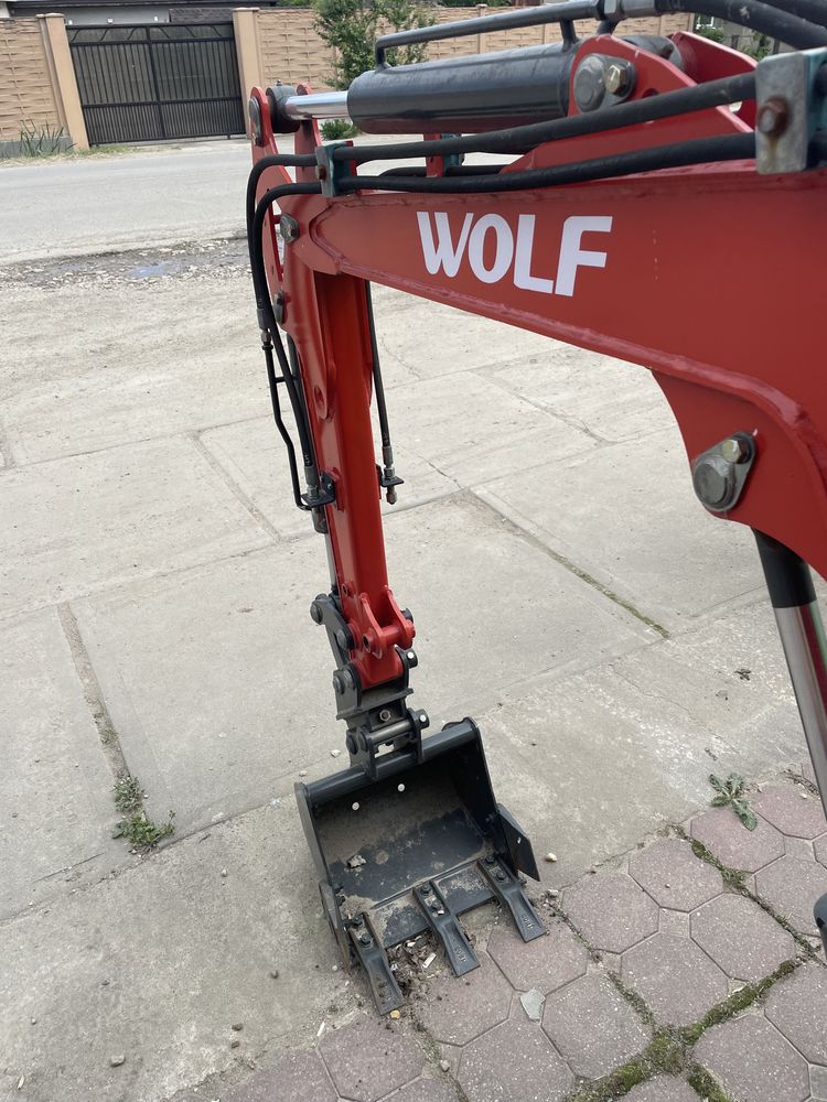 Wolf mini excavator WE10
